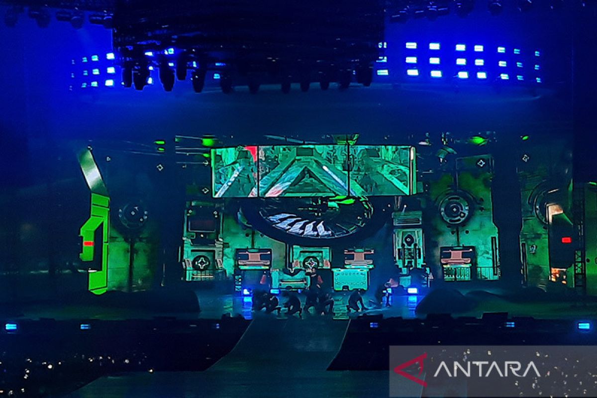 Stray Kids tampil serba hitam buka konser "MANIAC" hari kedua Jakarta