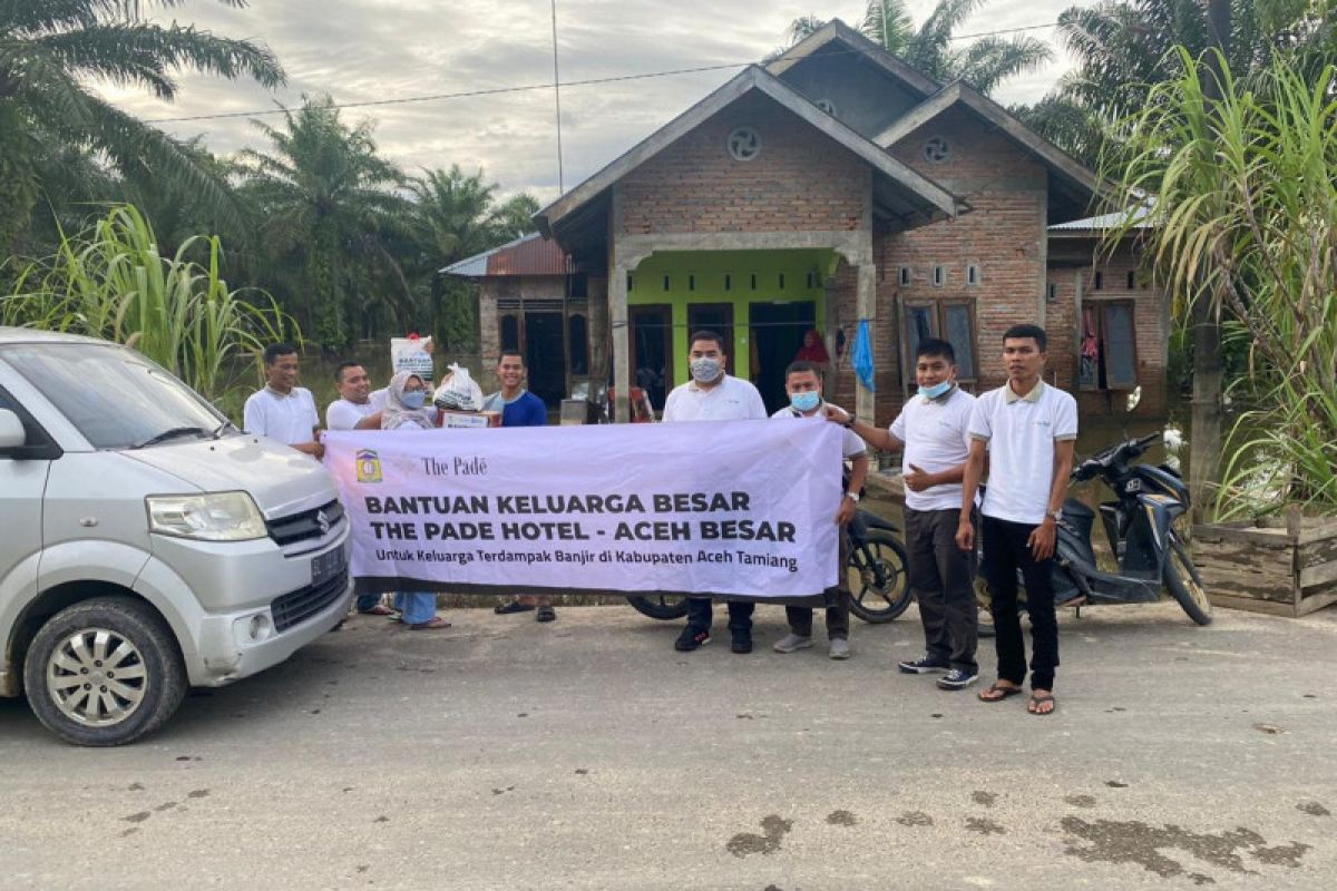 The Pade Hotel bantu korban banjir Aceh Tamiang