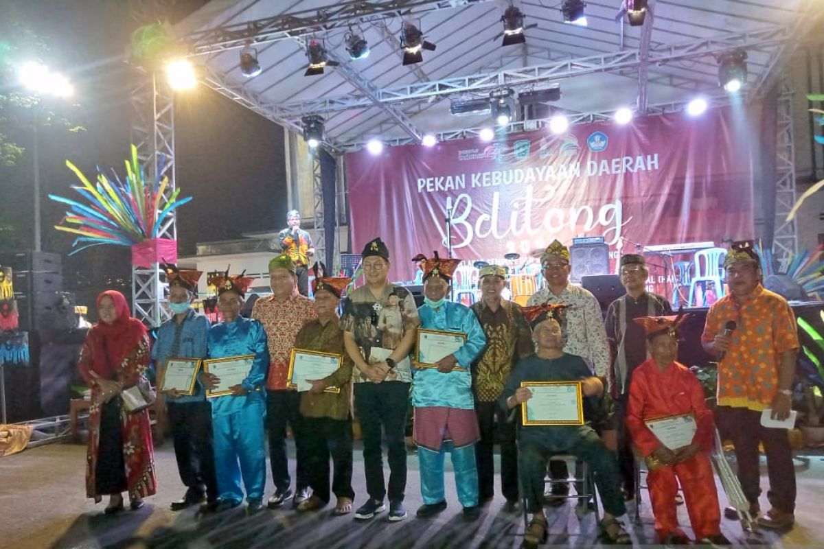 Belitung berikan penghargaan kepada enam tokoh seni dan budaya