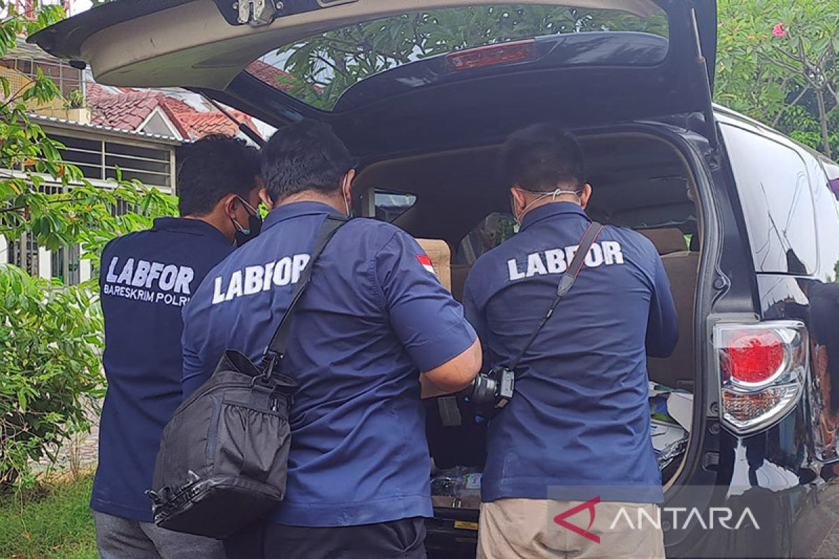 Tim forensik gabungan periksa empat jenazah warga Kalideres di RS Polri