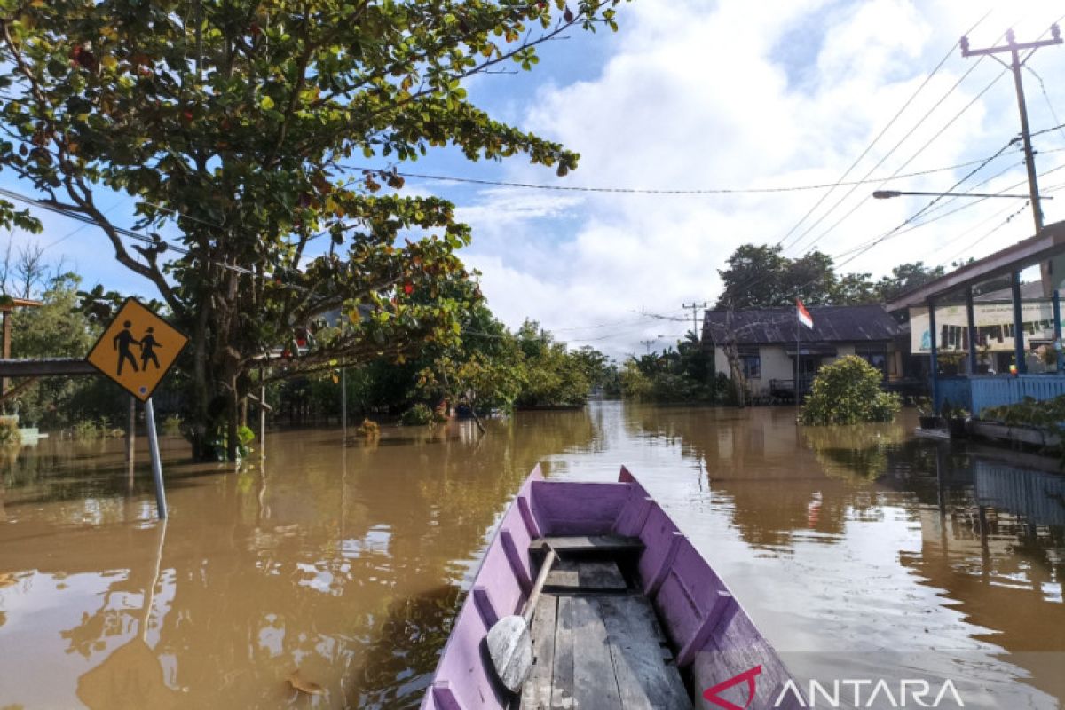 Pemkab Kapuas Hulu tetapkan status tanggap darurat banjir yang rendam 37 desa