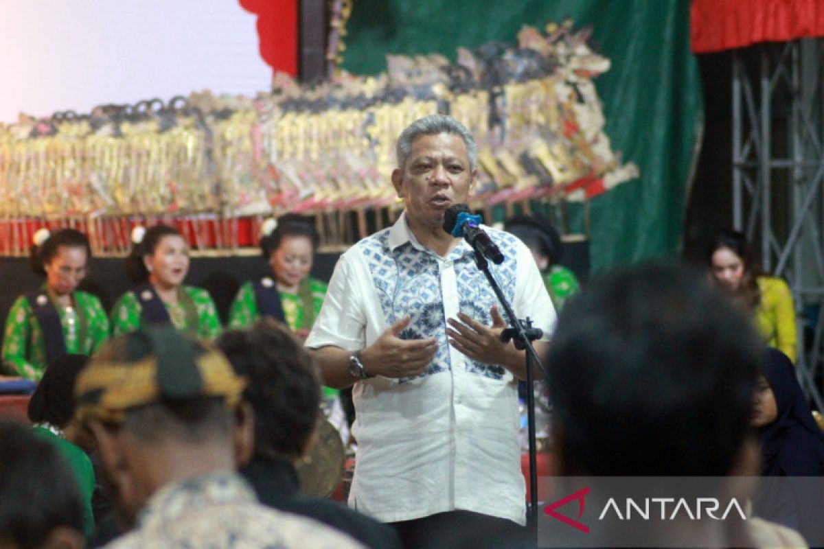 Bupati Kubu Raya minta masyarakat lestarikan wayang