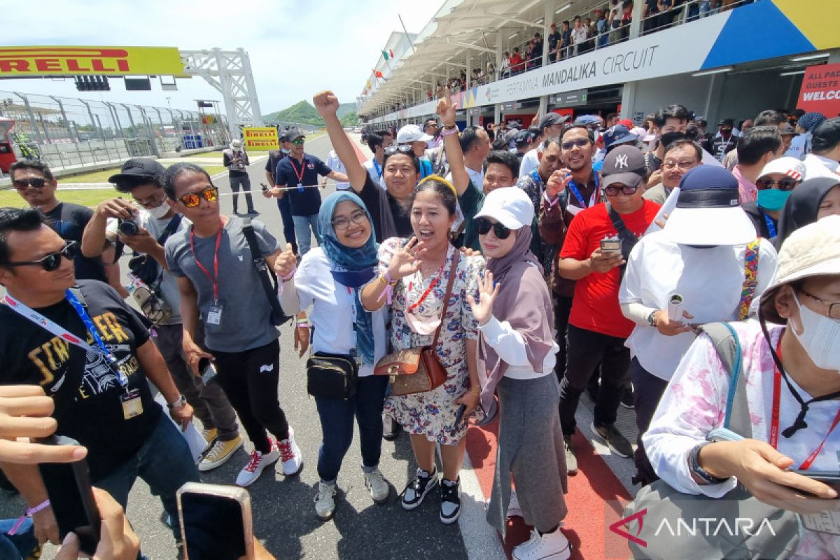 Rara sang pawang hujan jadi incaran meski Mandalika tidak hujan