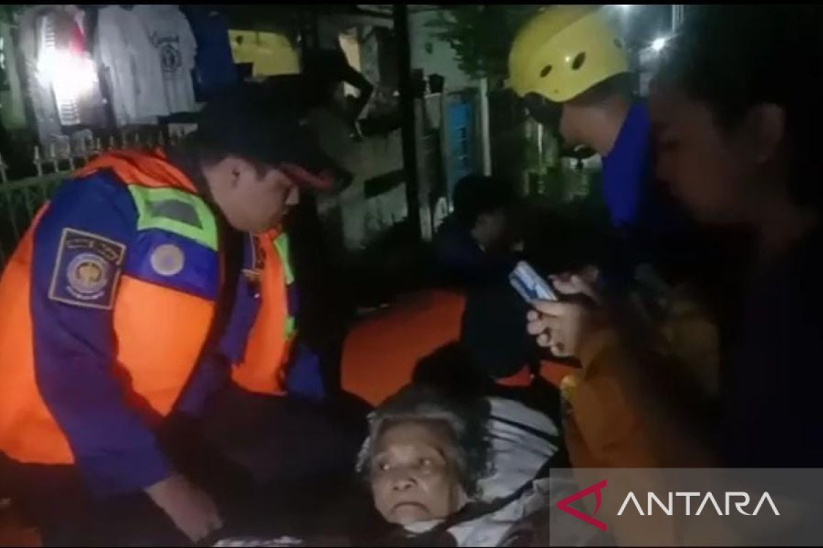 BPBD Kota Tangerang kerahkan petugas untuk bantu warga terdampak banjir