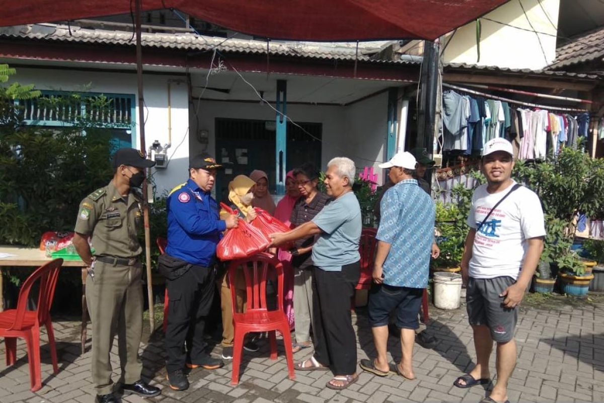 Dinsos Tangerang salurkan bantuan permakanan ke warga terdampak banjir