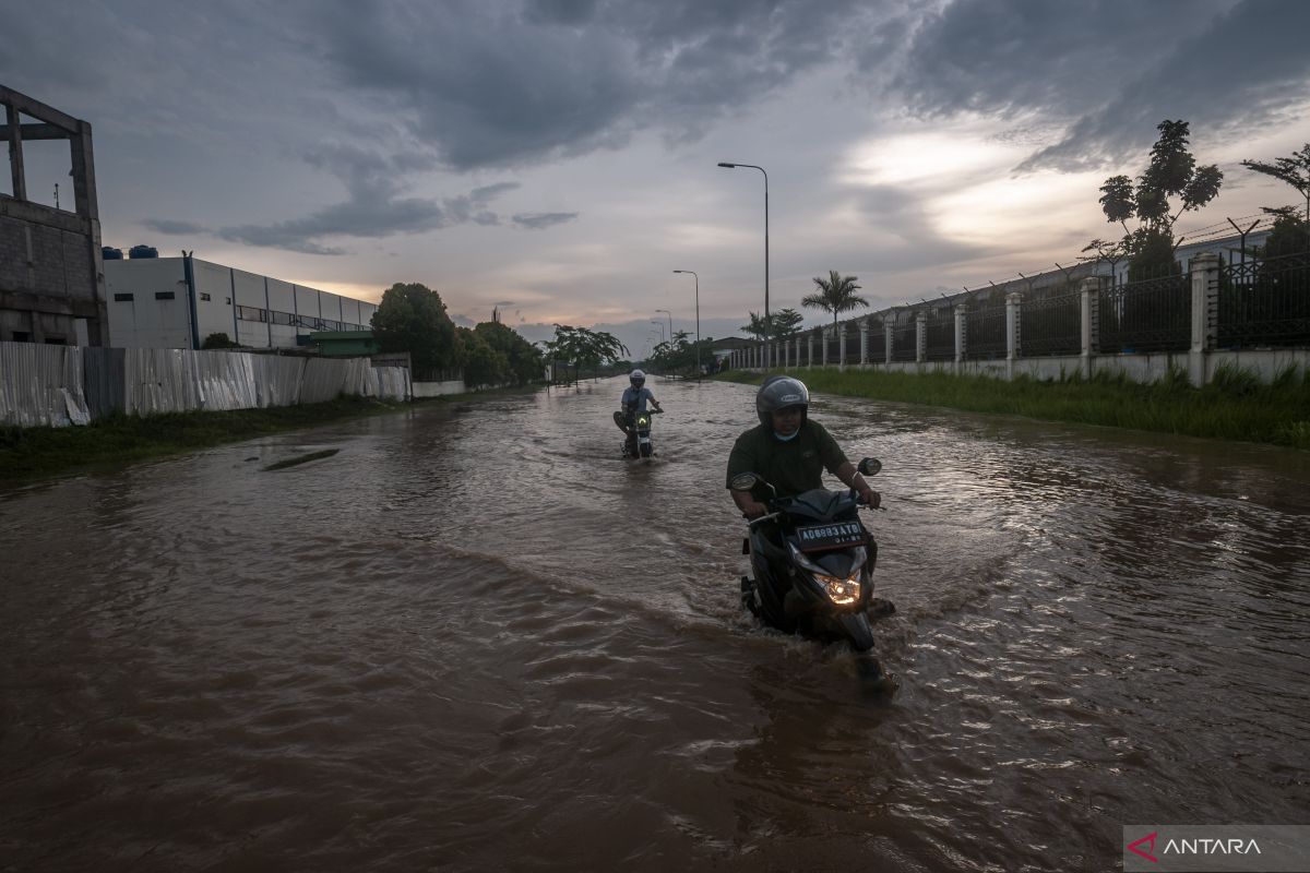 BPBD Banten ingatkan warga agar waspada banjir dan longsor