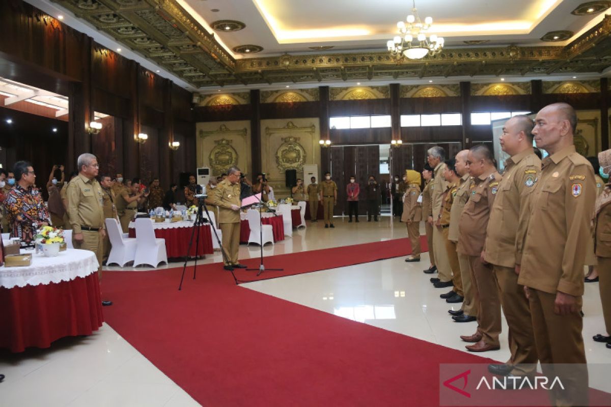 Sutarmidji kukuhkan delapan TPAKD kabupaten/kota