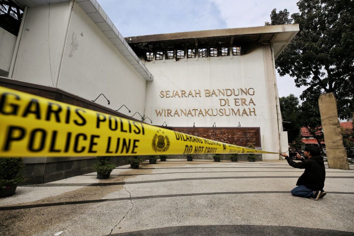 Polrestabes tunggu Puslabfor soal sebab kebakaran Balai Kota Bandung
