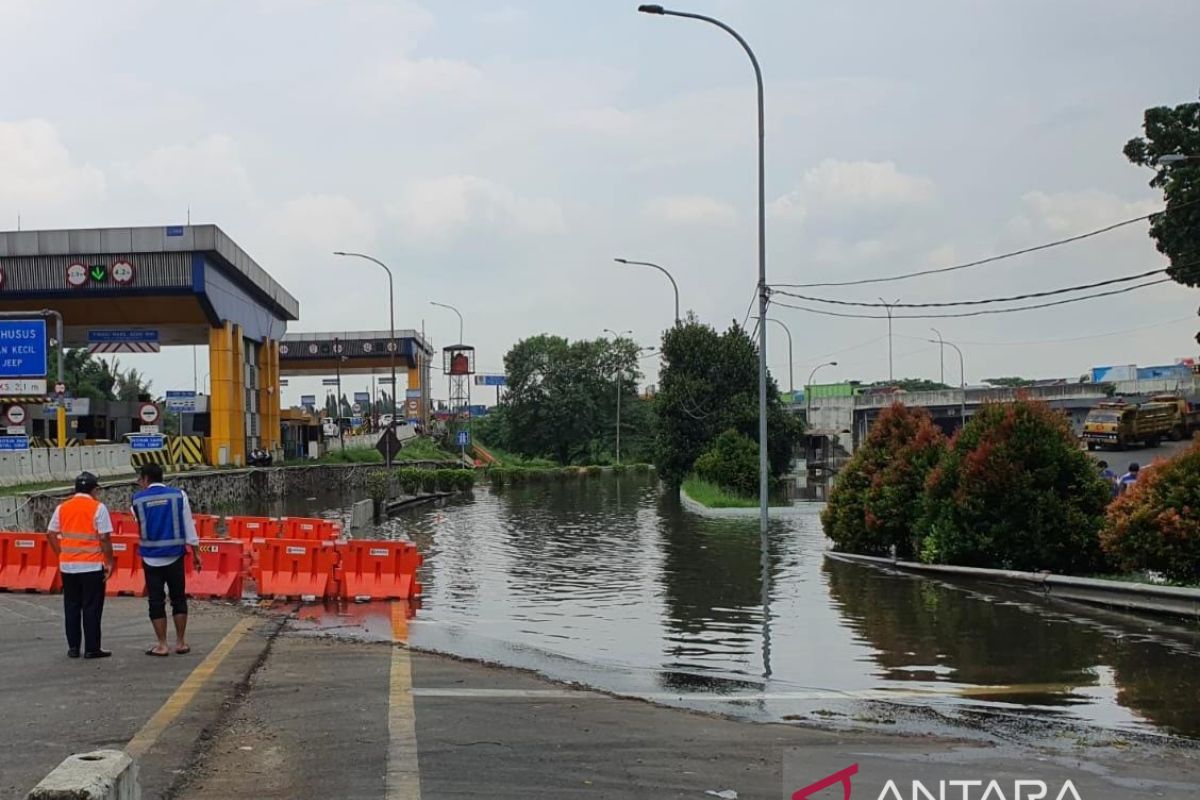 Antisipasi banjir, Jasamarga akan pasang tanggul beton di ruas Tol Jakarta-Tangerang