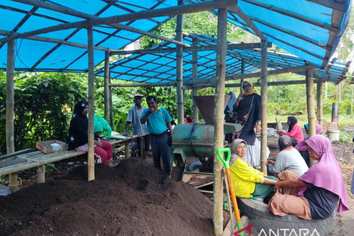 Kelompok Tani di Payakumbuh produksi pupuk organik untuk menekan biaya produksi pertanian