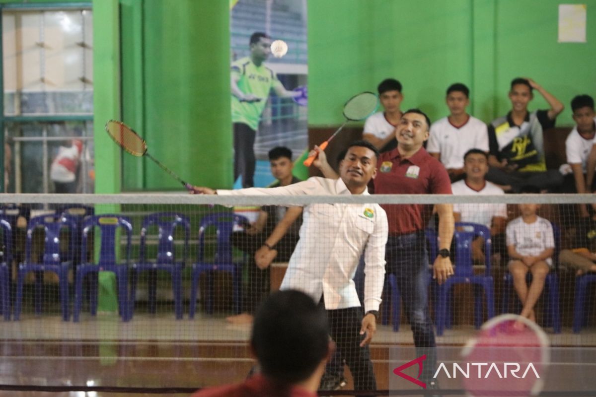 Safaruddin Gagas Turnamen Bulutangkis Barsela Cup I