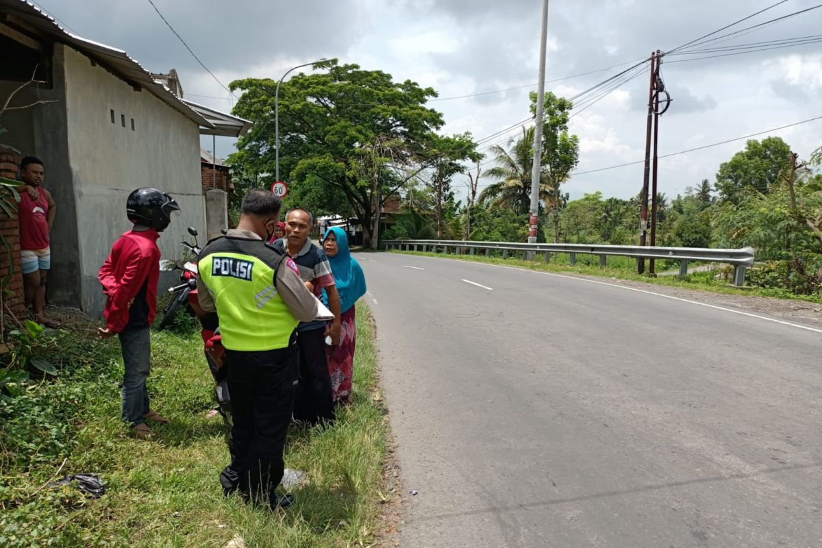 Hendak salip truk, Marianah emak-emak pengendara motor di Lombok Tengah tewas