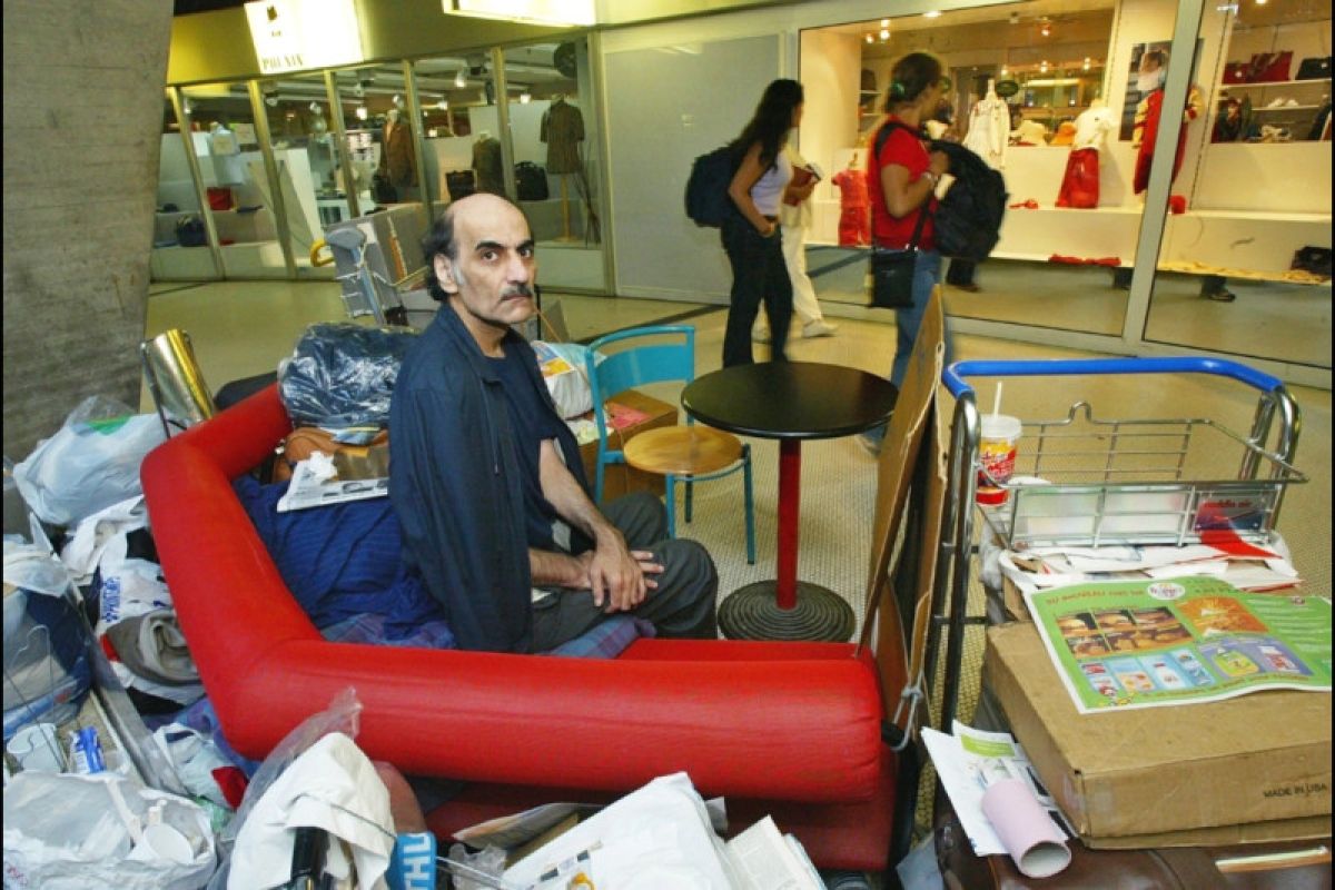 Menetap di bandara selama 18 tahun menginspirasi film "The Terminal", pria Iran meninggal