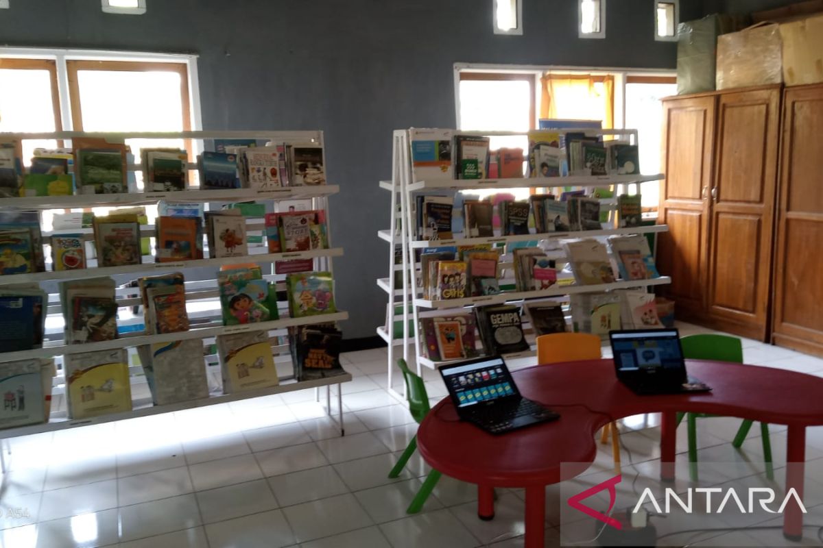 Pemkot Kupang bantu 300 buku untuk Taman bacaan