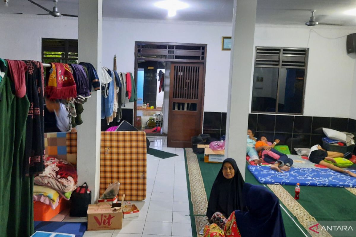 Sebanyak 820 warga di Tangerang terdampak banjir masih mengungsi