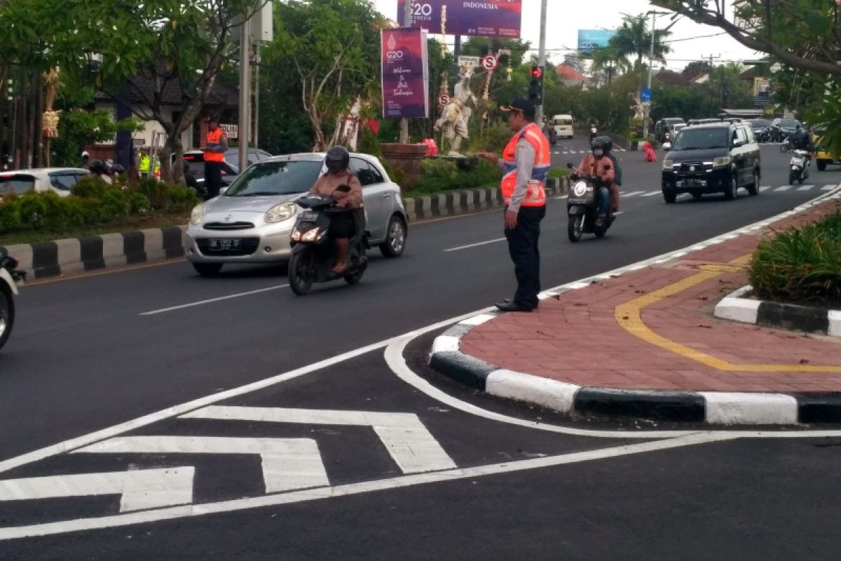 Pengaturan lalu lintas kendaraan di Bali terpantau lancar