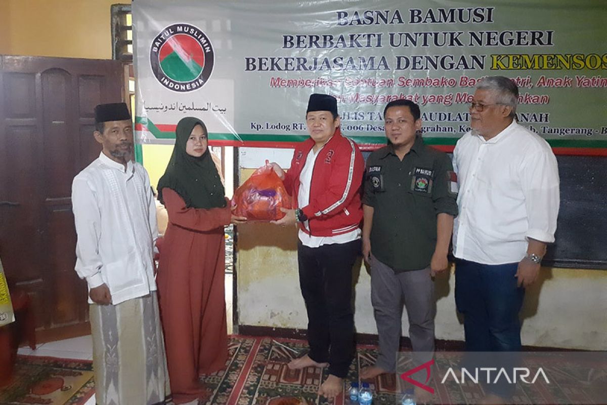 Basna Bamusi PDI Perjuangan salurkan ribuan paket sembako