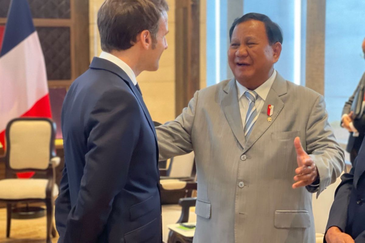 Keakraban Prabowo dengan Emmanuel Macron di sela KTT G20