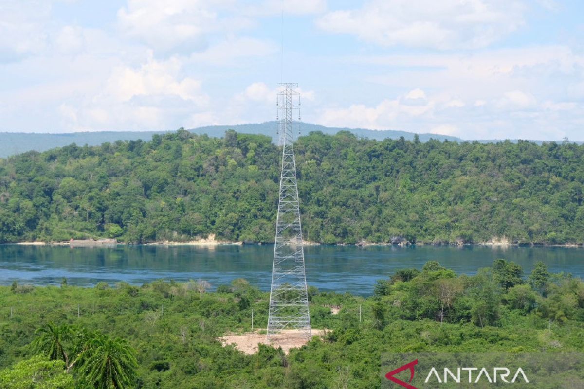 PLN mempercepat bangun transmisi 150 kV antarpulau pertama di Sulawesi