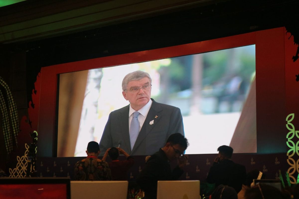 Jokowi invites IOC president to address leaders at G20 Summit