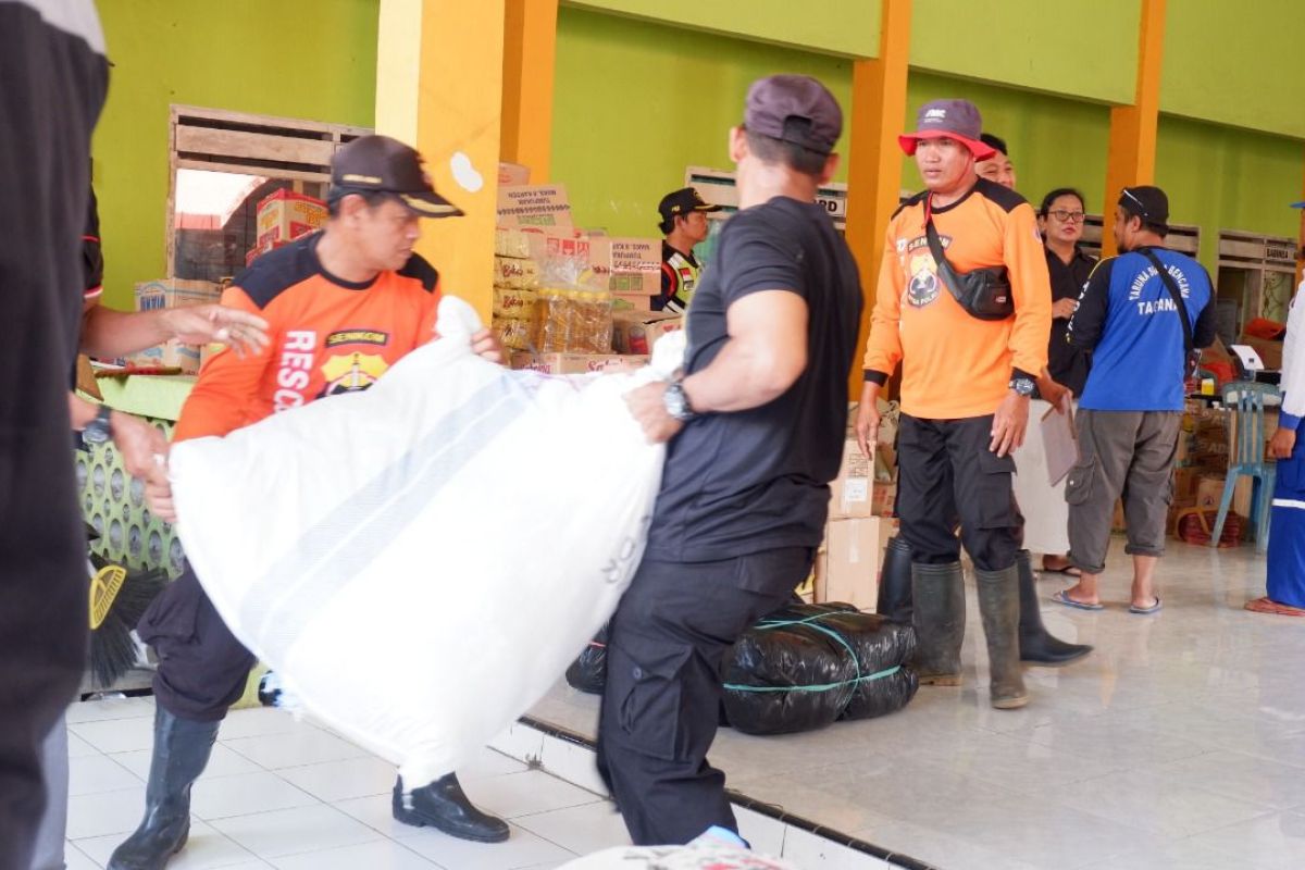 Satgas Tanggap Bencana Nasional BUMN salurkan bantuan korban banjir Banyuwangi