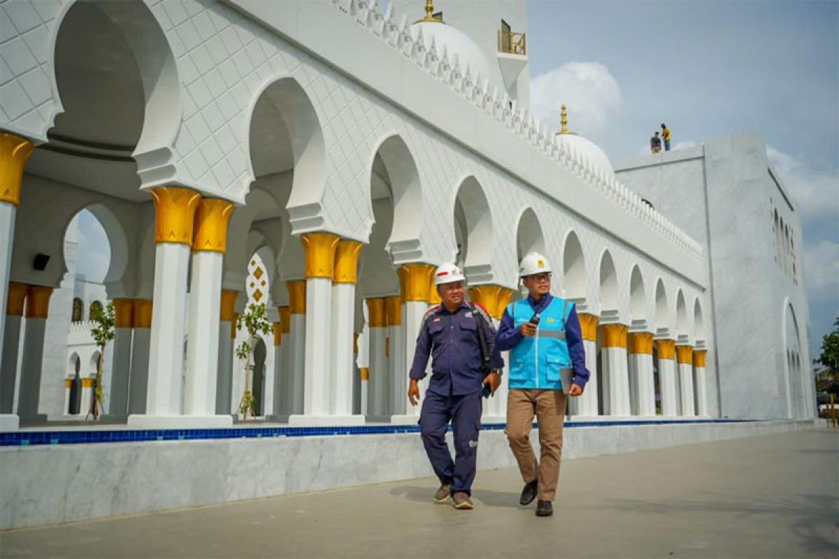 Masjid Raya Sheikh Zayedjadi masjid pertama layanan premium PLN Jateng DIY