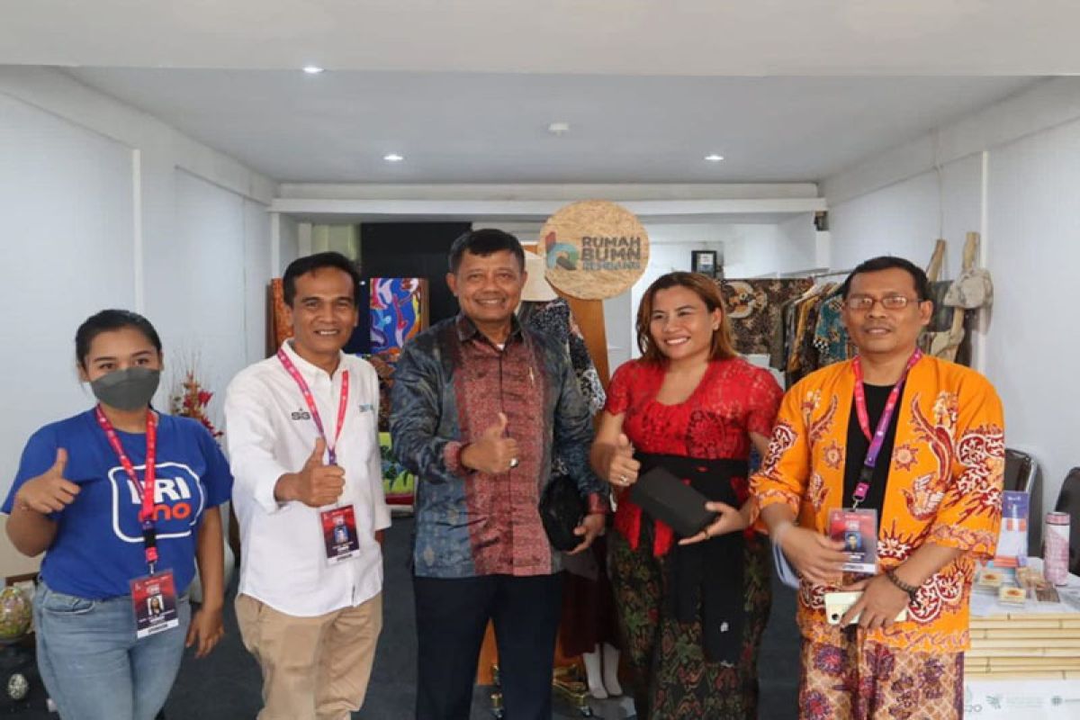 Menteri BUMN promosikan produk lokal unggulan di Future SMEs Village G20