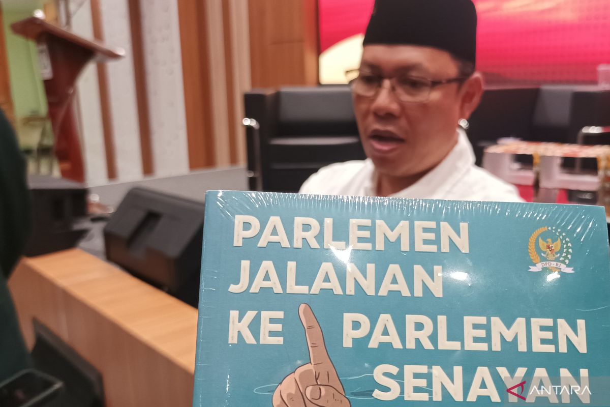 Senator Nawardi luncurkan buku 