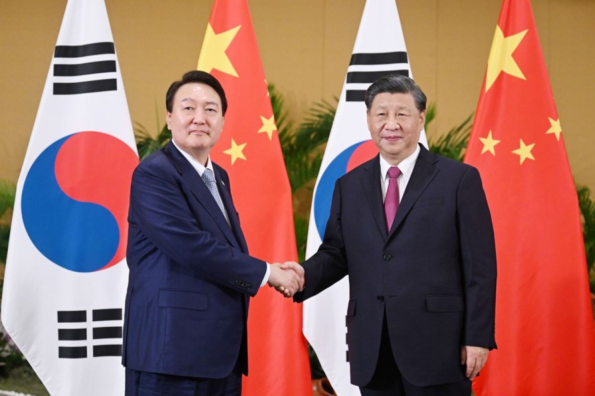 Xi Jinping bertemu Presiden Korea Selatan Yoon Suk-yeol di Bali