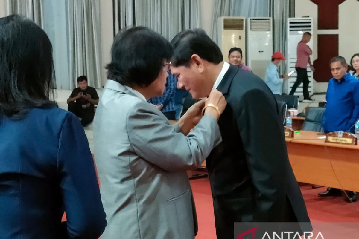 Ketua DPRD Manado Lantik Franklin Sinjal Gantikan Towoliu