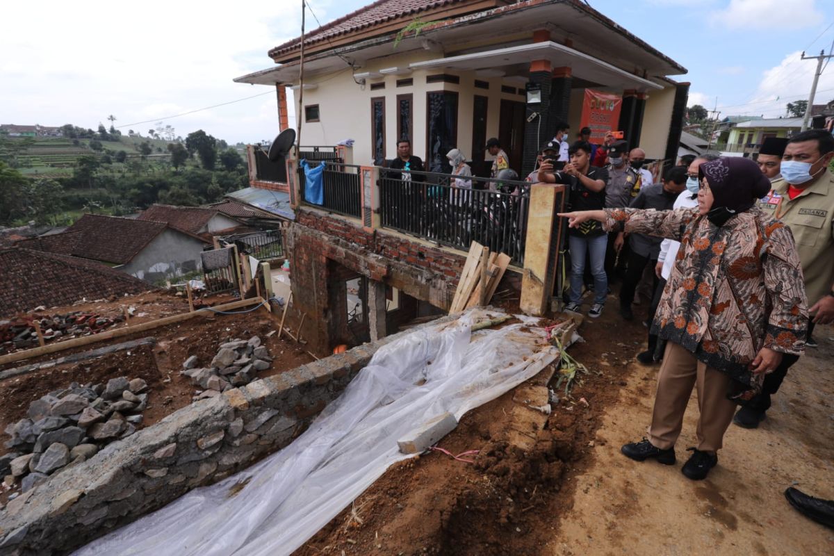 Mensos rekomendasikan relokasi hunian terdampak longsor Sukabumi