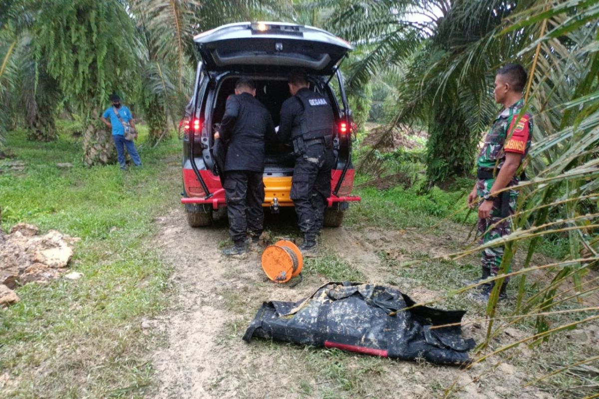 Gegana Brimob ledakkan mortir 30 kilogram yang ditemukan di perkebunan LNK Hinai
