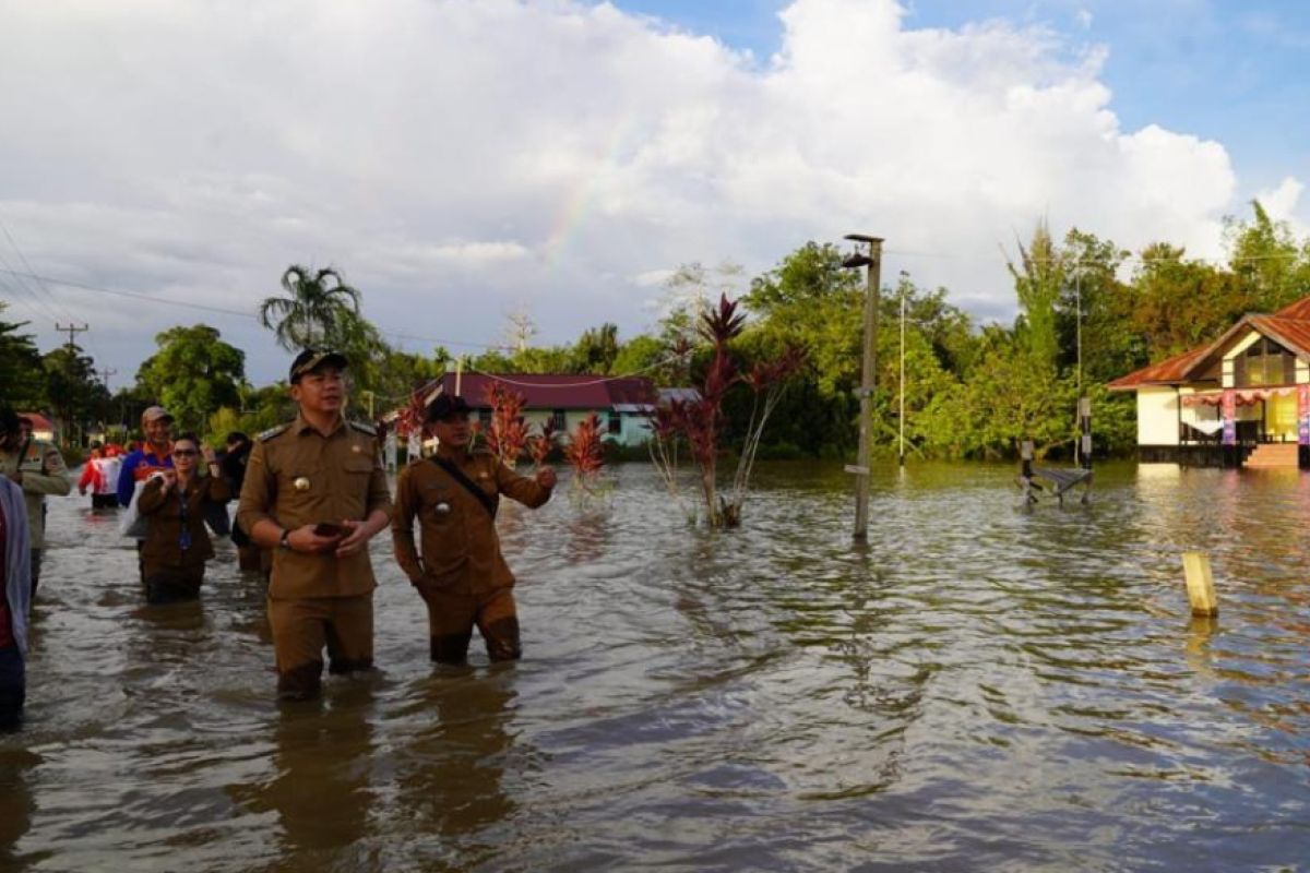 Fransiskus Diaan meminta kades laporkan data warga terdampak banjir