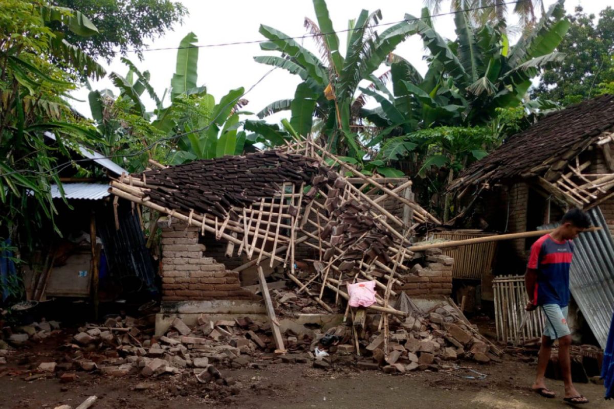 Sejumlah rumah di Lombok Tengah disapu puting beliung