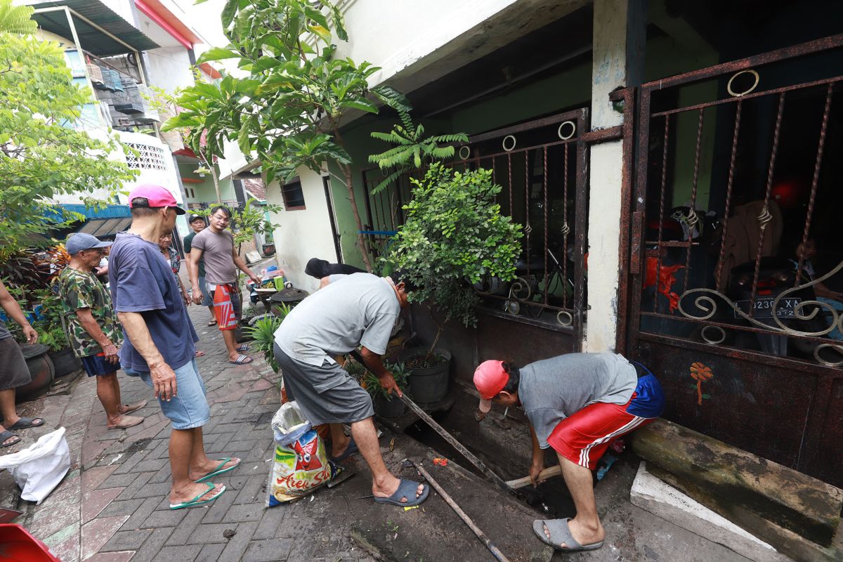 Memupuk jiwa gotong royong dalam wadah 