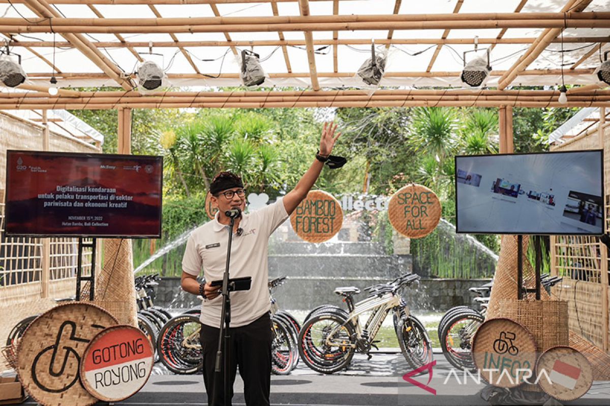Sandi hibahkan GPS Tracker kepada 100 pelaku UMKM di Bali
