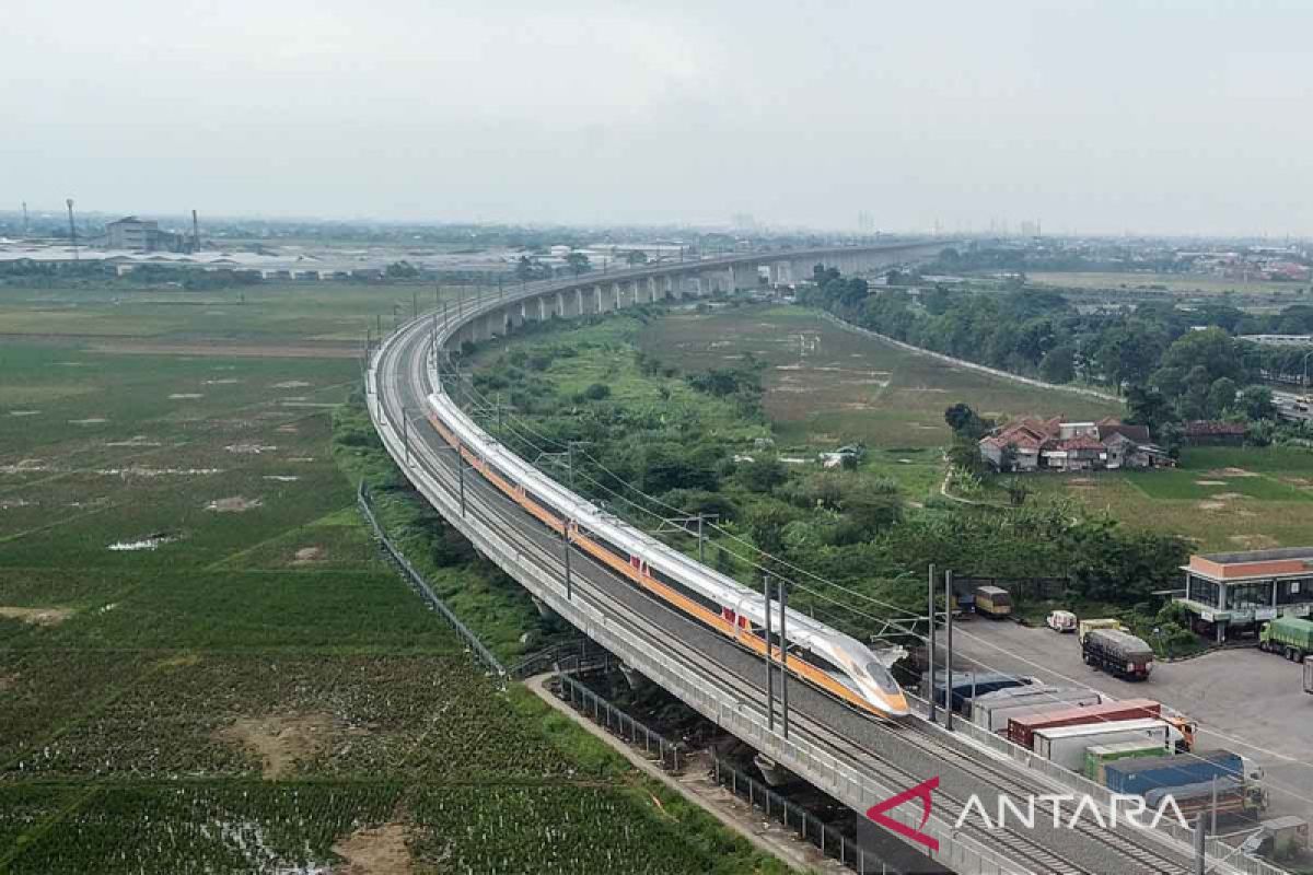 Sepekan, rencana impor beras hingga PMN kereta cepat Rp3,2 triliun