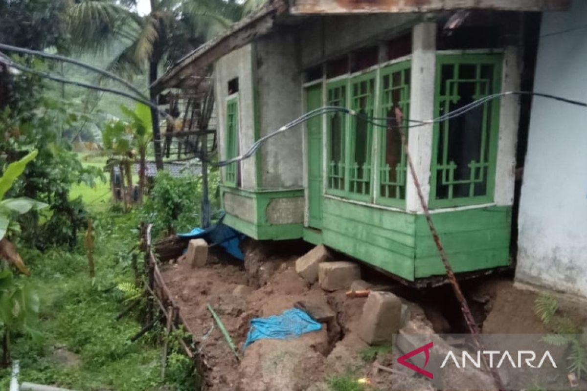 Pemkab Cianjur relokasi rumah warga di dua kecamatan korban bencana