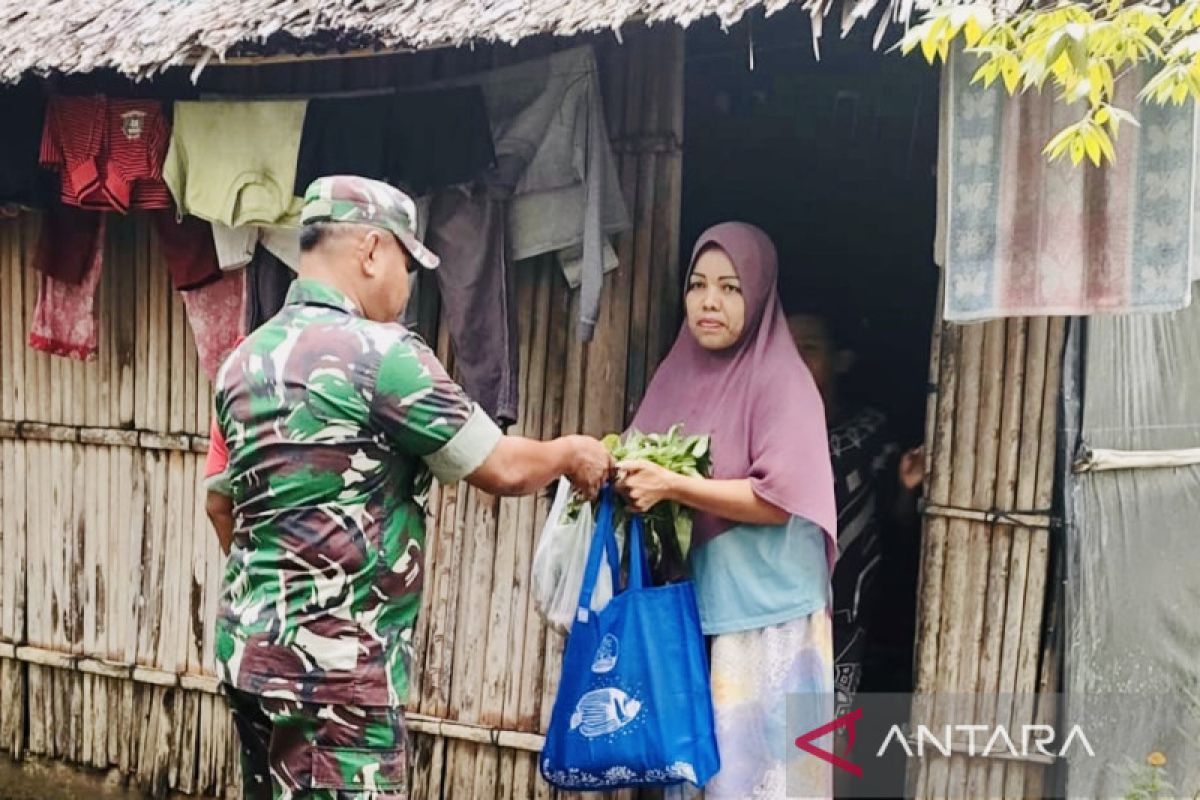 TNI bantu warga miskin di Aceh Barat melalui program Babinsa masuk dapur