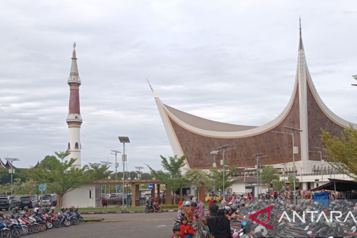 Visit Beautiful West Sumatera 2023 targetkan 8,2 juta wisatawan