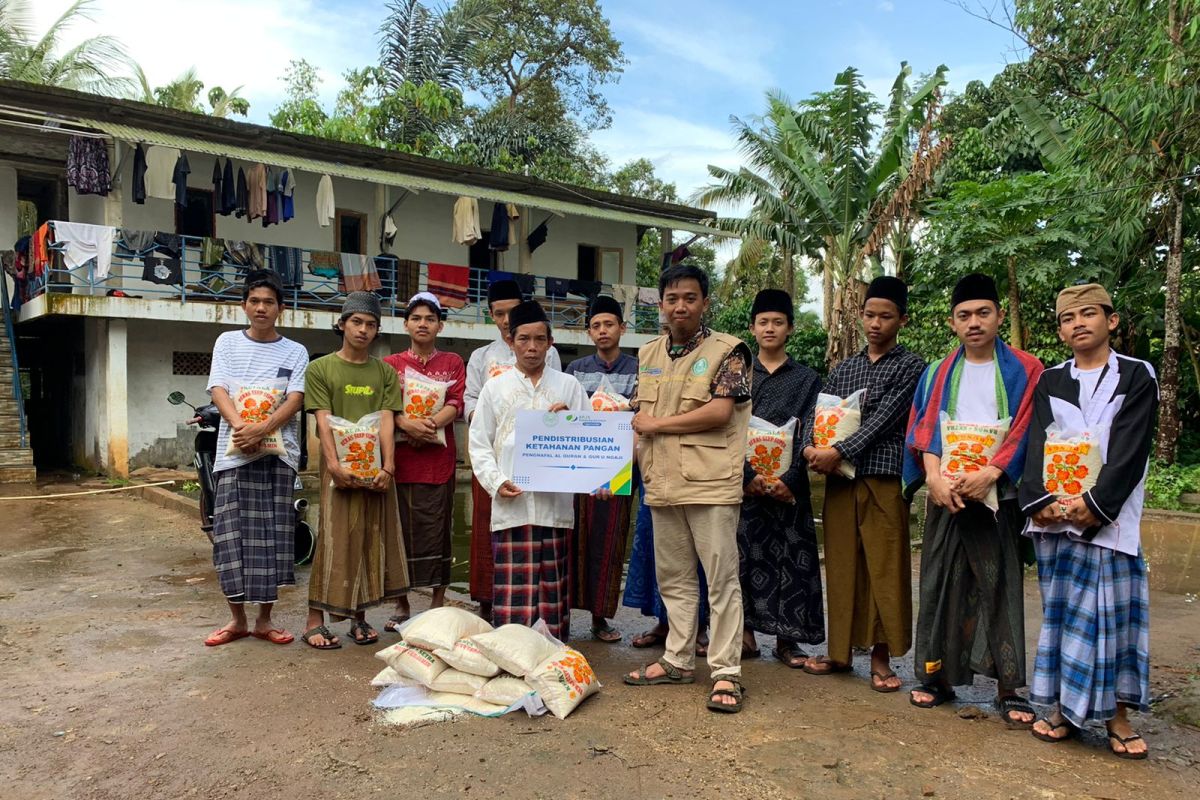 LAZ Al Maghfirah BPJS Ketenagakerjaan salurkan bantuan program ketahanan pangan untuk 16 Ponpes se Provinsi Banten