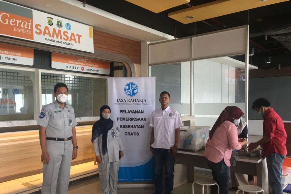 Jasa Raharja Perwakilan Tangerang gelar pengobatan gratis di Gerai Samsat Pamulang