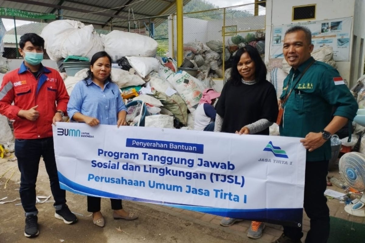 PJT I serahkan bantuan pengelolaan sampah dukung pariwisata Danau Toba