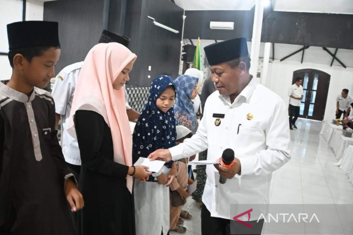 Anak yatim terima santunan pejabat eselon Pemkot Tanjung Balai