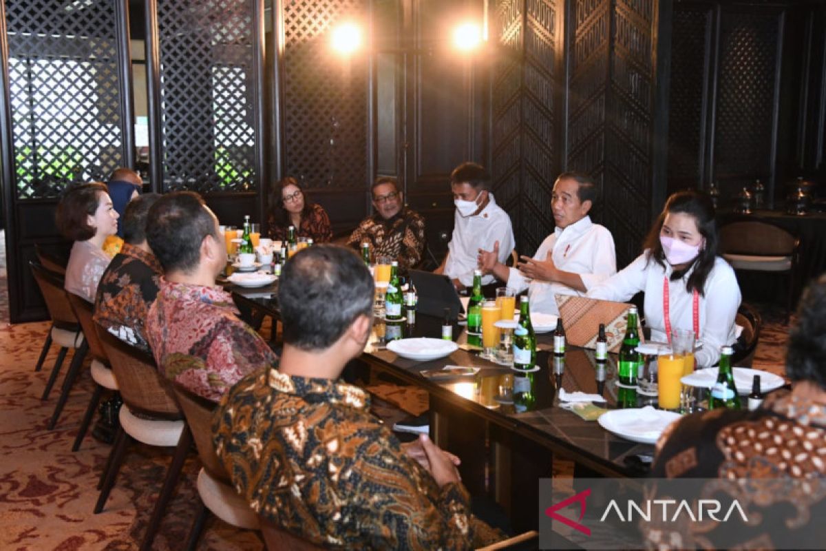 "Gala Dinner" G20 tak pakai pawang hujan, kata Jokowi