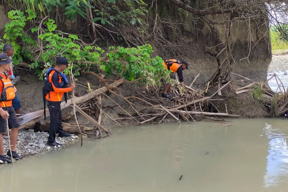Satu korban terseret banjir di Kupang belum ditemukan
