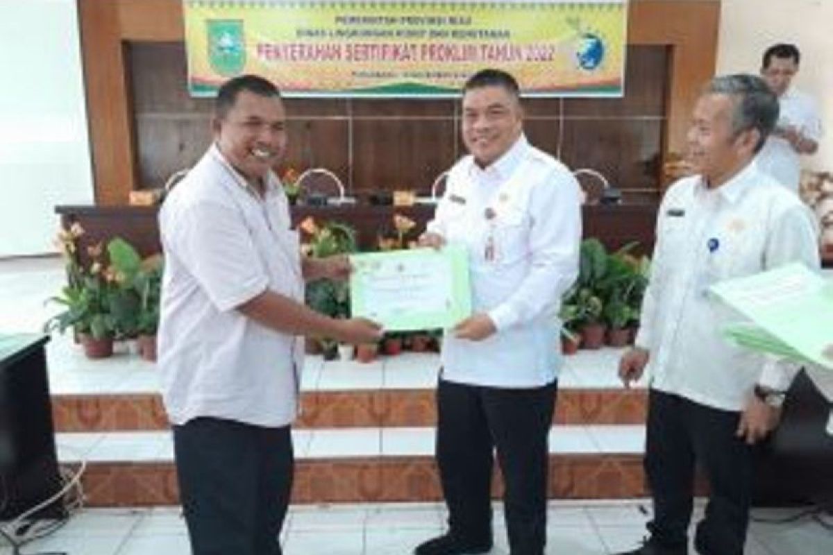 63 dusun di Riau terima trofi/sertifikat Program Kampung Iklim