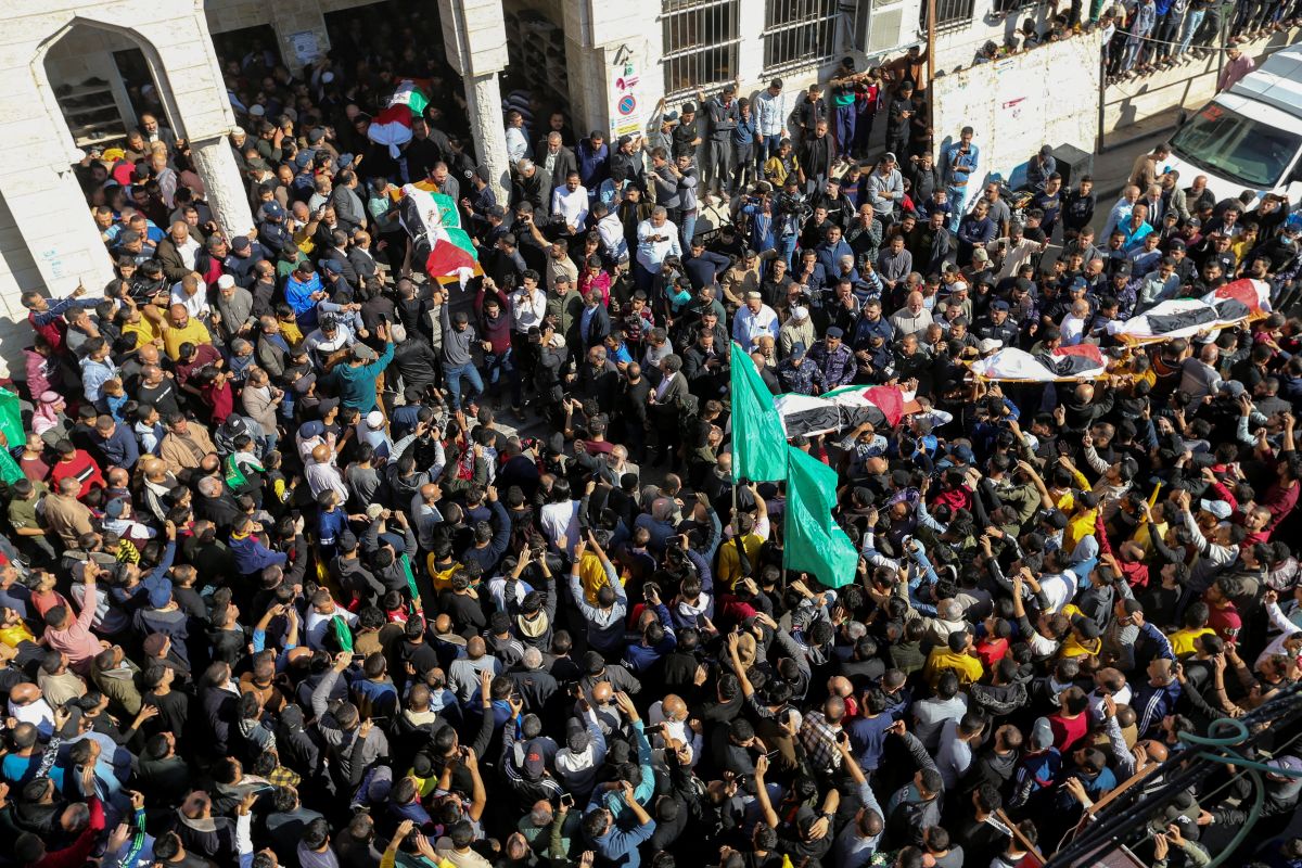 Palestina makamkan 21 orang yang tewas dalam kebakaran di Gaza