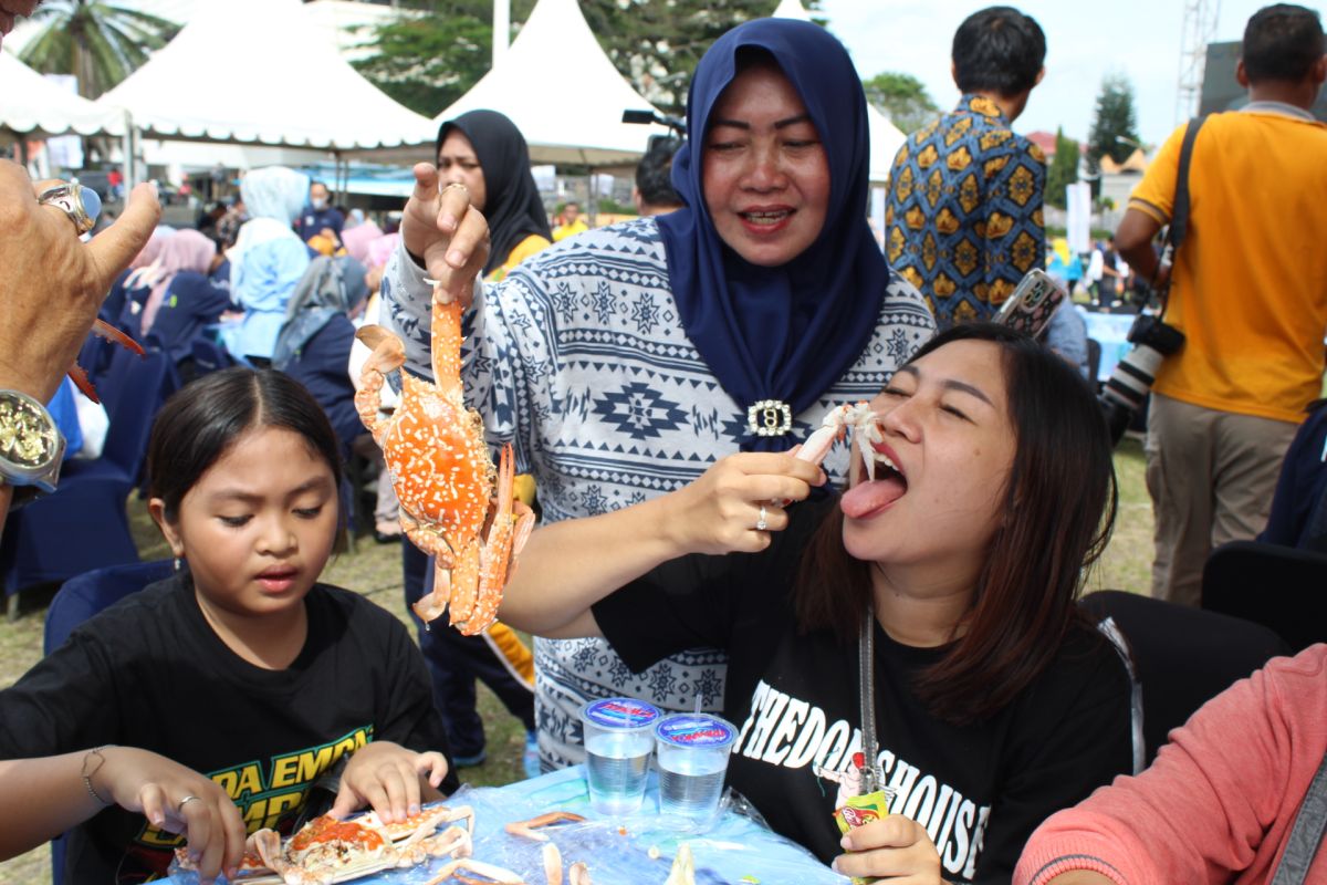 Lampung gelar makan rajungan satu ton peringati Hari Ikan Nasional