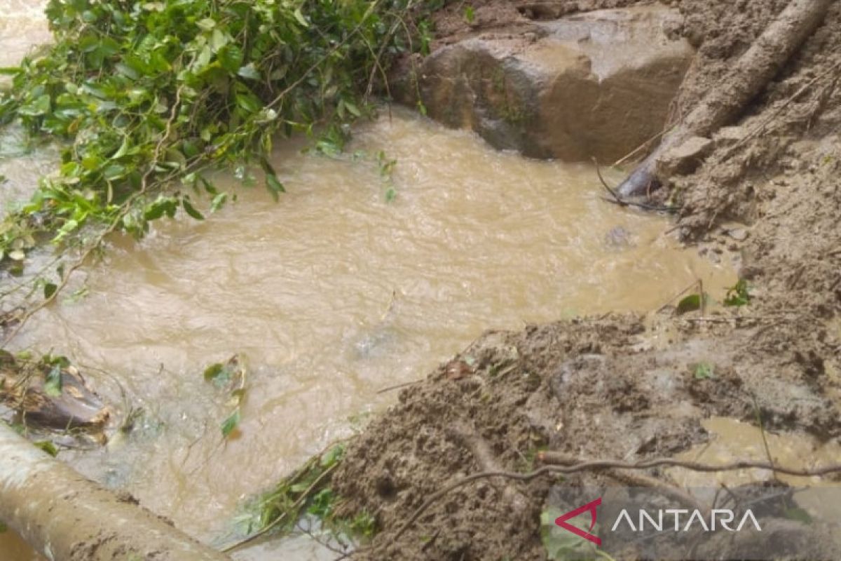 Pipa transmisi PDAM hanyut, 70 persen suplai air bersih di Padang Sidempuan terganggu